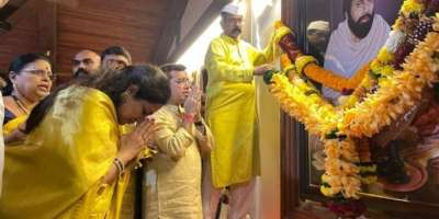 Rashmi Thackeray visits Tembhi naka navratri mandal in thane - Satya Hindi