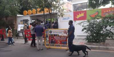 bengaluru police says schools evacuated after bomb threat email - Satya Hindi