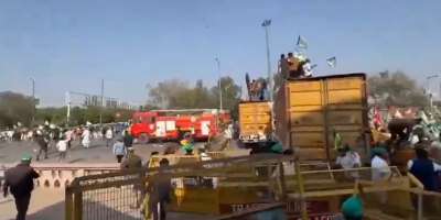 noida delhi border traffic jam farmers break barricades open - Satya Hindi