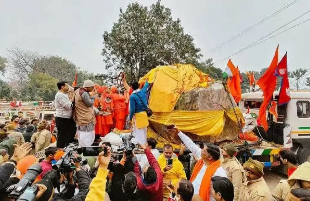 अयोध्या में मेले जैसा माहौल, शिला पूजन के लिए लोग पहुंचे