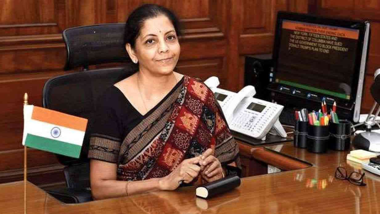 दो बैंक, बीमा कंपनी बेचेगी सरकार