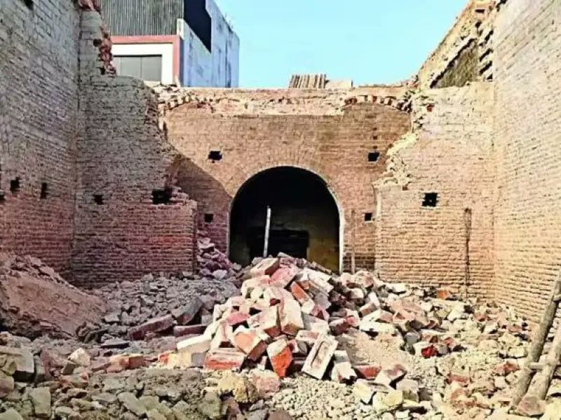 Aurangzeb Mubarak Manzil demolished in Agra, Akhilesh demands investigation - Satya Hindi