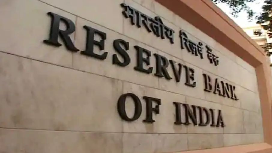 क्या बैंकिंग सेक्टर पर संकट? कुछ कर्ज पर ब्रेक लगाने की कोशिश क्यों?