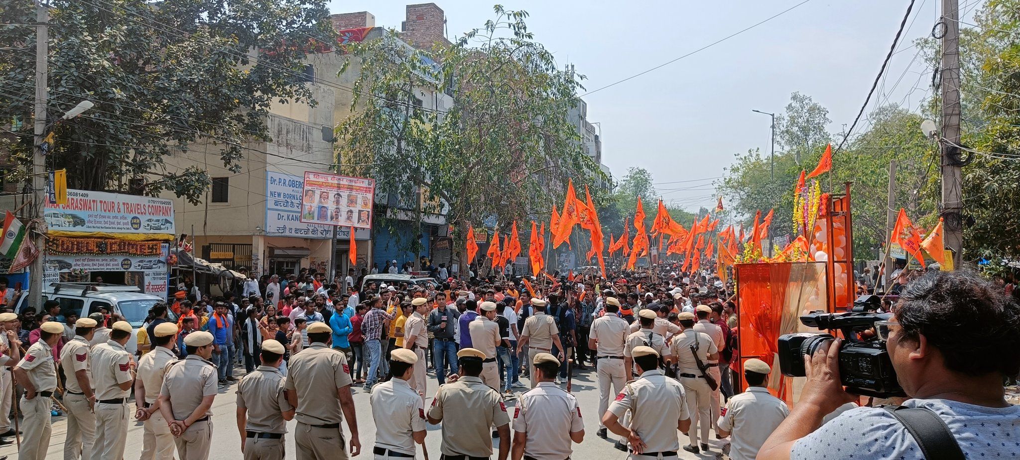 हनुमान जयंती पर केंद्र का अलर्ट, बंगाल में धारा 144, दिल्ली में फ्लैग मार्च