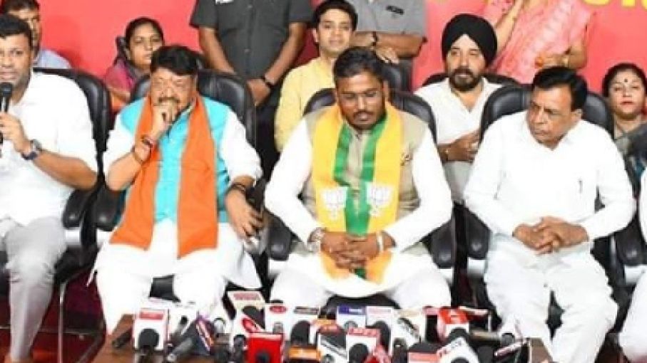 इंदौर: अक्षय कांति बम पर बीजेपी में ही घमासान; अब नोटा को वोट पड़ेंगे?