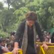priyanka gandhi police barricades on price rise unemployment protest - Satya Hindi