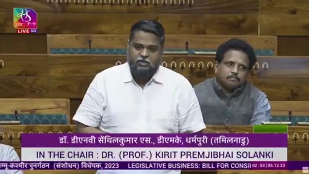 डीएमके सांसद ने लोकसभा में हिंदी पट्टी के राज्यों को गौमूत्र राज्य कहा