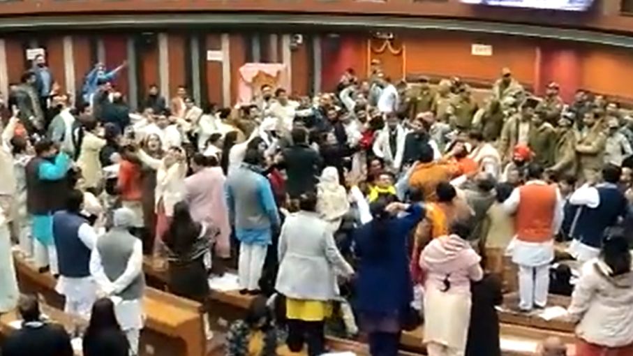 दिल्ली मेयर चुनाव: हर बार हार जाती है जनता!