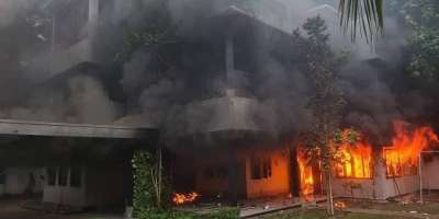 Bangladesh: Bangabandhu Sheikh Mujib's residence attacked, set on fire - Satya Hindi