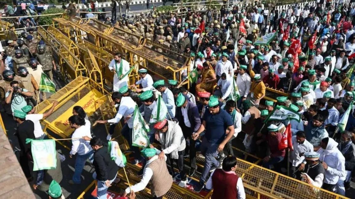 Farmers coming to Delhi stopped at Haryana border, tear gas fired, lathi charge - Satya Hindi