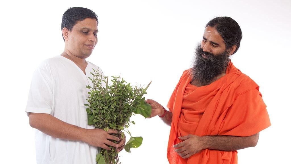 पतंजलि विज्ञापन केसः सुप्रीम कोर्ट ने रामदेव, बालकृष्ण को अदालत में तलब किया