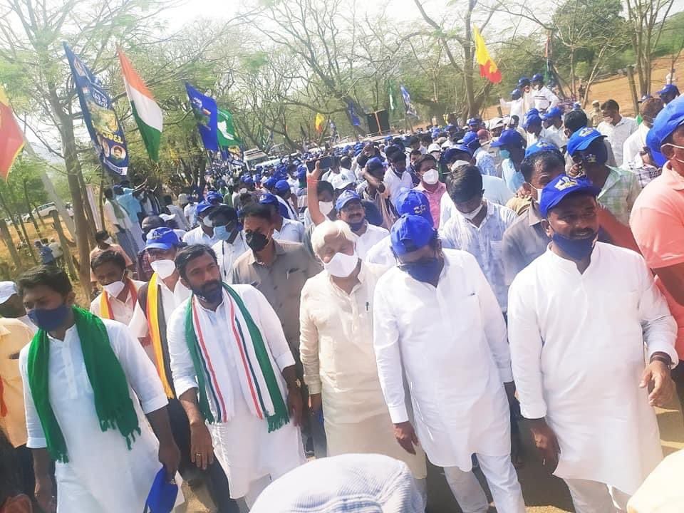 Congress march for water in Karnataka by breaking curfew - Namma Neeru, Namma Hakku - Satya Hindi