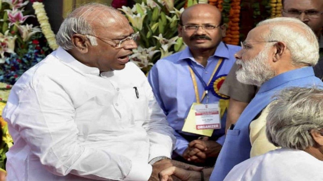 चुनावी वादे: खड़गे ने पीएम मोदी पर किया पलटवार, तीनों सीएम&nbsp;भी हमलावर