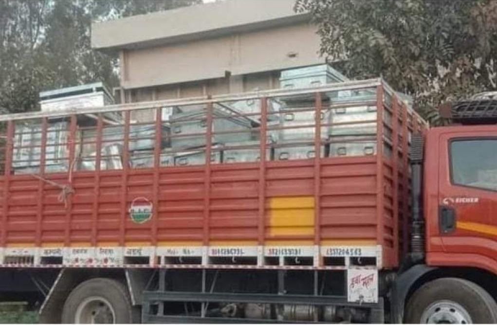 ईवीएमः वाराणसी का एडीएम सस्पेंड, जब सब ठीक था तो आयोग ने अब क्यों कार्रवाई की