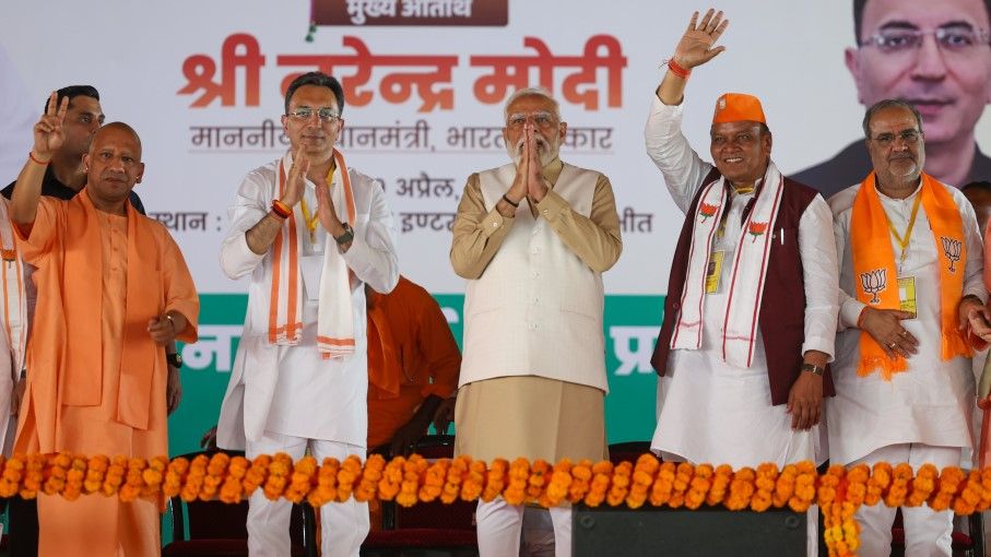 वरुण गांधी&nbsp;के गढ़ पीलीभीत में पहली बार प्रचार करने क्यों पहुँचे पीएम?