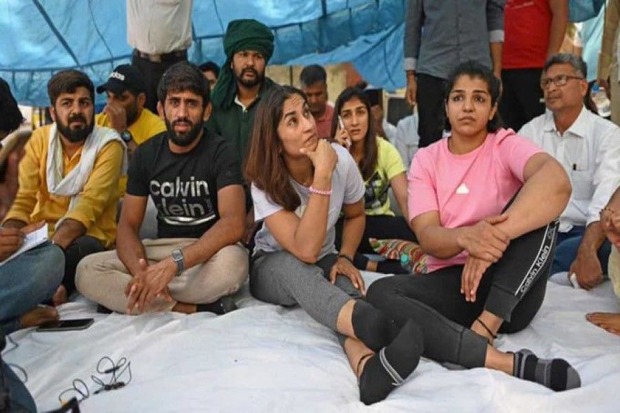 wrestlers protest completed 1 month, vinesh phogat penned bold article  - Satya Hindi