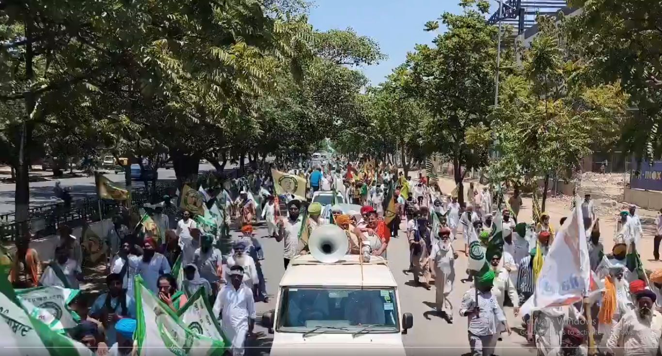 किसानों से मुँह फेरे बैठी दिल्ली ‘महाभारत’ की भूमिका रच रही है!