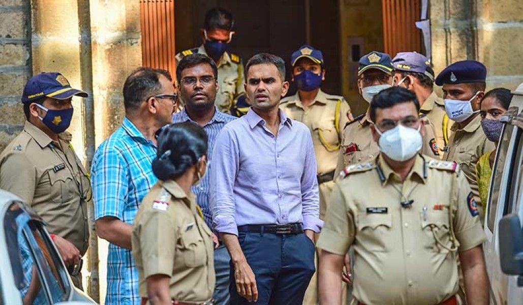 ईडी ने एनसीबी अधिकारी समीर वानखेड़े के खिलाफ मनी लॉन्ड्रिंग केस दर्ज किया