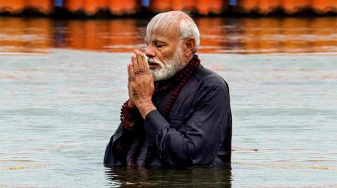 पीएम मोदी के 'काला जादू' का जवाब 'जुमलाजीवी' से