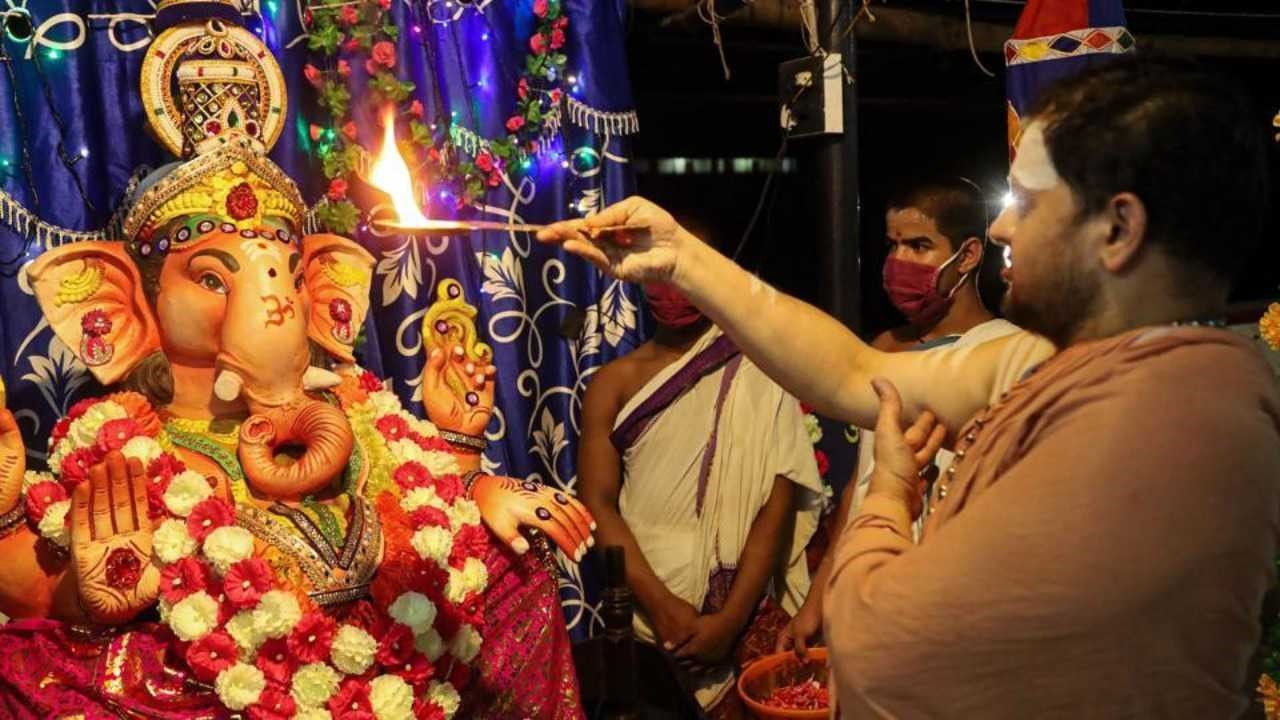 mumbai police implements corona protocol on ganesh chaturthi - Satya Hindi