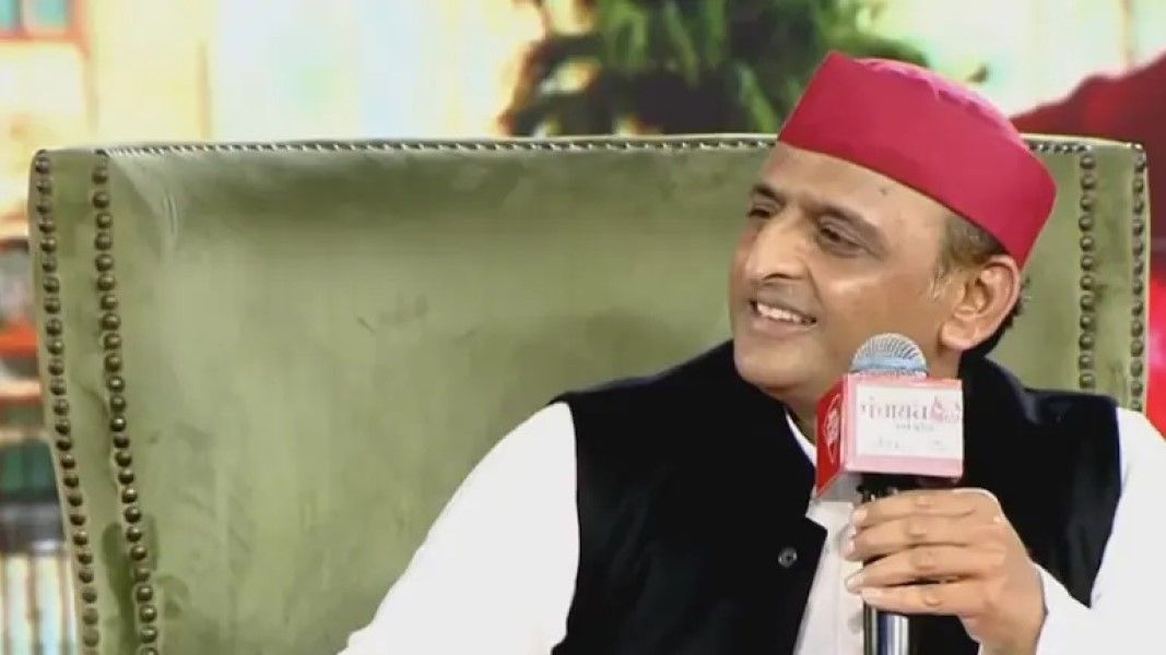 अखिलेश यादव ने उन्हें कहा - 'ईमानदार पत्रकार' तो महिला पत्रकार भड़क गईं 