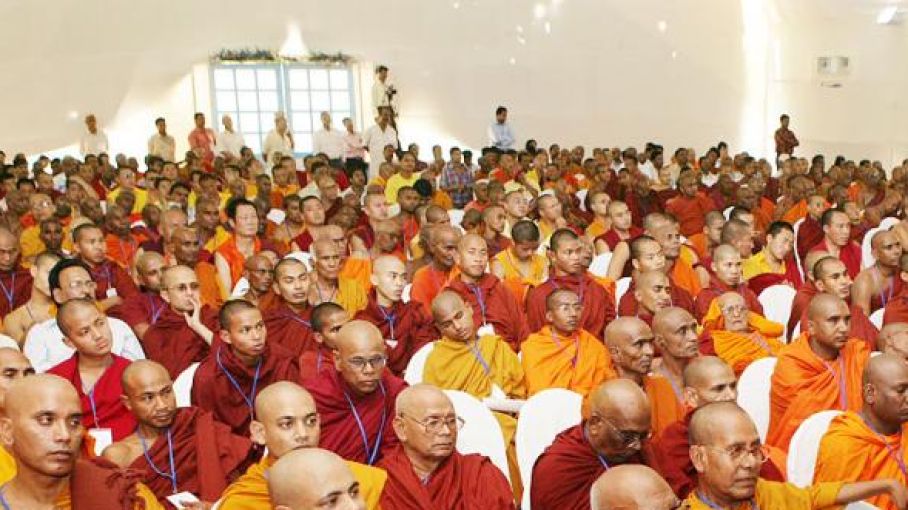 गुजरात ने अब क्यों कहा - बौद्ध अलग धर्म, हिंदुओं को धर्मांतरण के लिए अनुमति ज़रूरी?