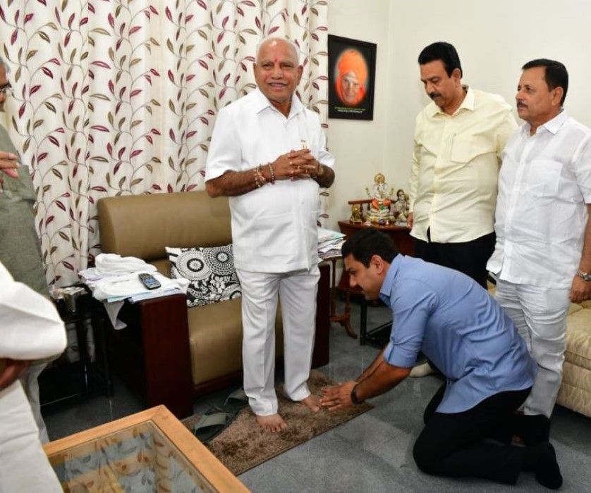 कर्नाटक भाजपा को 'येदियुरप्पा पावर', इसके कई मायने, संतोष भी किनारे