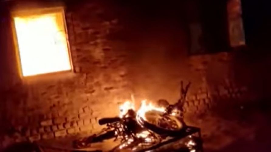 एमपी: राजगढ़ में सांप्रदायिक तनाव, दो समुदाय भिड़े, आगजनी