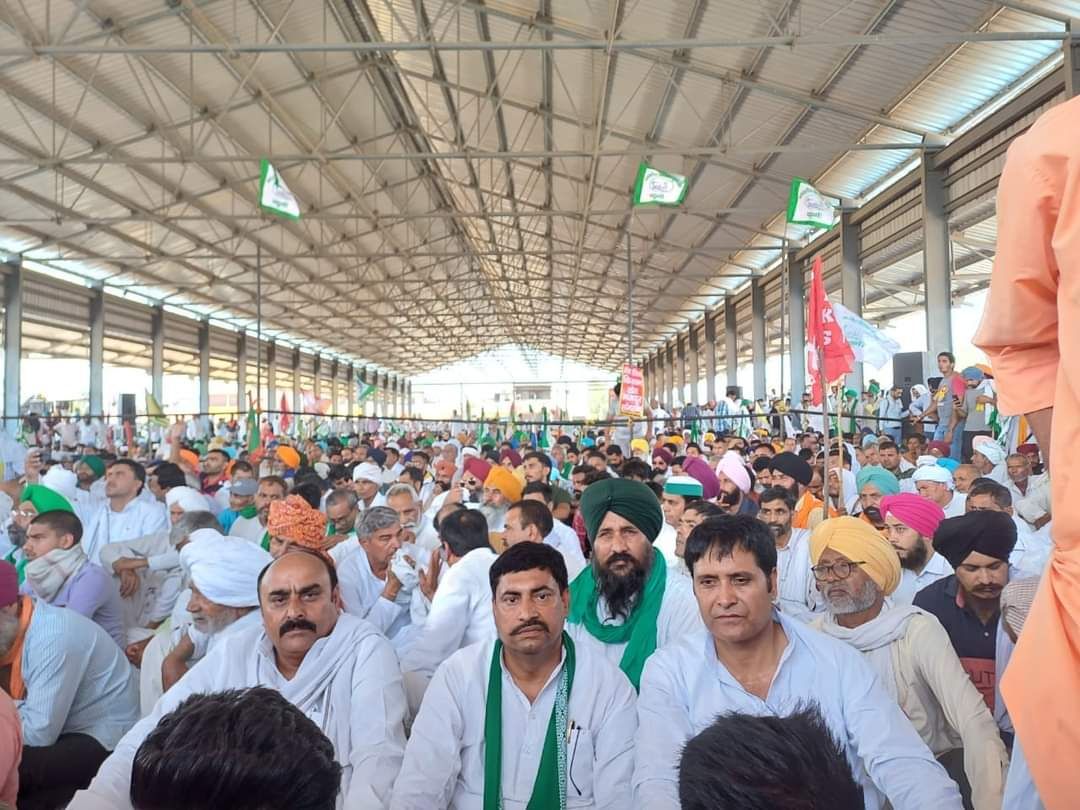 हरियाणा के किसानों ने NH 44 बंद किया, सड़क पर ट्रैक्टर खड़े किए