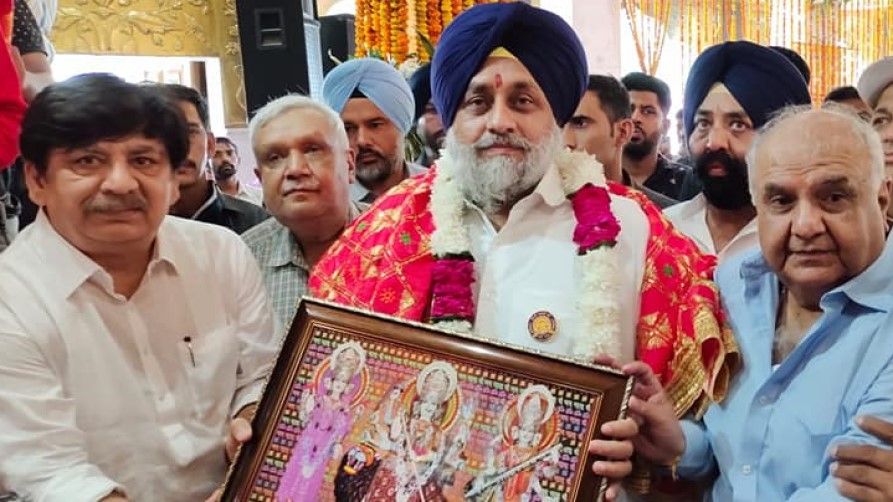 पंजाब में भी हिंदू वोटों की सियासत, मंदिरों के चक्कर लगा रहे नेता!