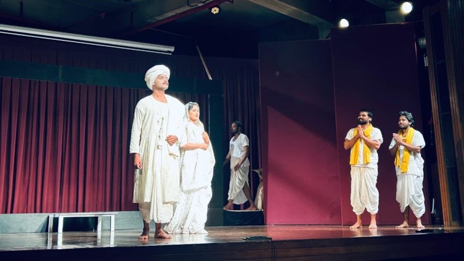 gandhi kabhi marte nahin drama busts propaganda against mahatma - Satya Hindi