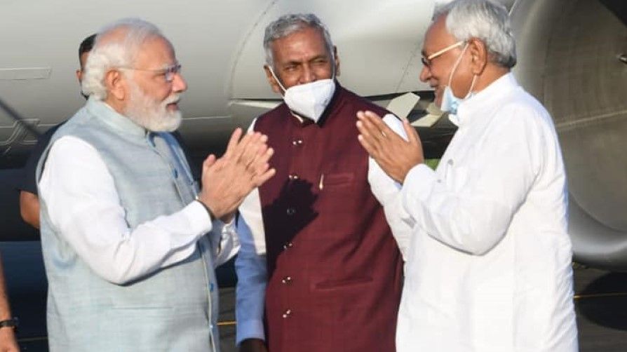 बिहार में मोदी के सामने क्यों झुक गया विपक्ष?&nbsp;