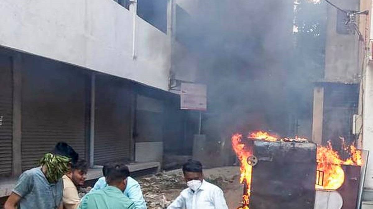 अमरावती बंद के दौरान हिंसा में निशाने पर समुदाय विशेष की दुकानें