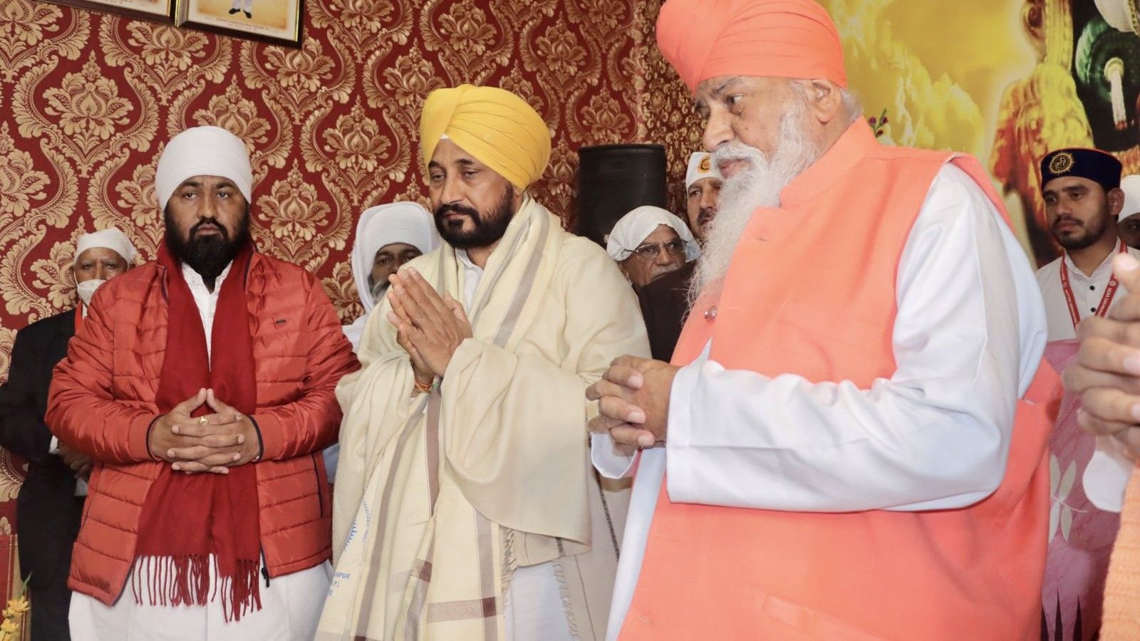 PM Modi and channi in Sant Ravidas temple - Satya Hindi