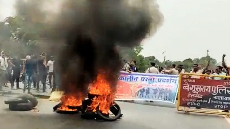 Agnipath recruitment scheme Violent Protest in  Ballia  - Satya Hindi