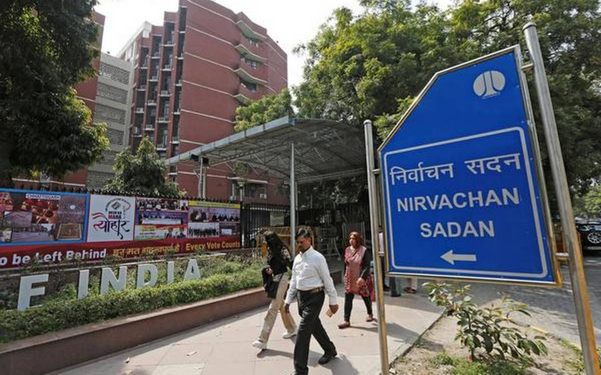 13 आवश्यक सेवाओं के लोग पोस्टल बैलेट डाल सकेंगे, पत्रकार भी शामिलः आयोग
