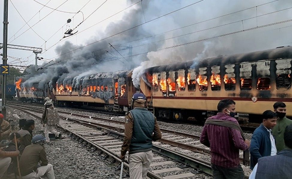 Agnipath scheme protest rampage at Secunderabad railway station - Satya Hindi