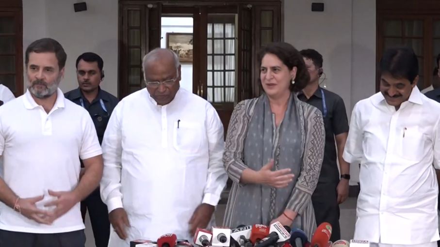 प्रियंका गांधी वायनाड से चुनाव लड़ेंगी, रायबरेली सीट पर रहेंगे राहुल