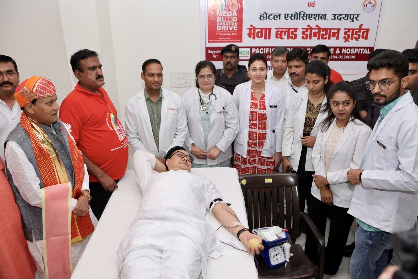 Modi Birthday: ministers doing broom to blood donation - Satya Hindi