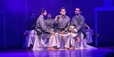 urdu ghazhal dakhil kharij drama play - Satya Hindi