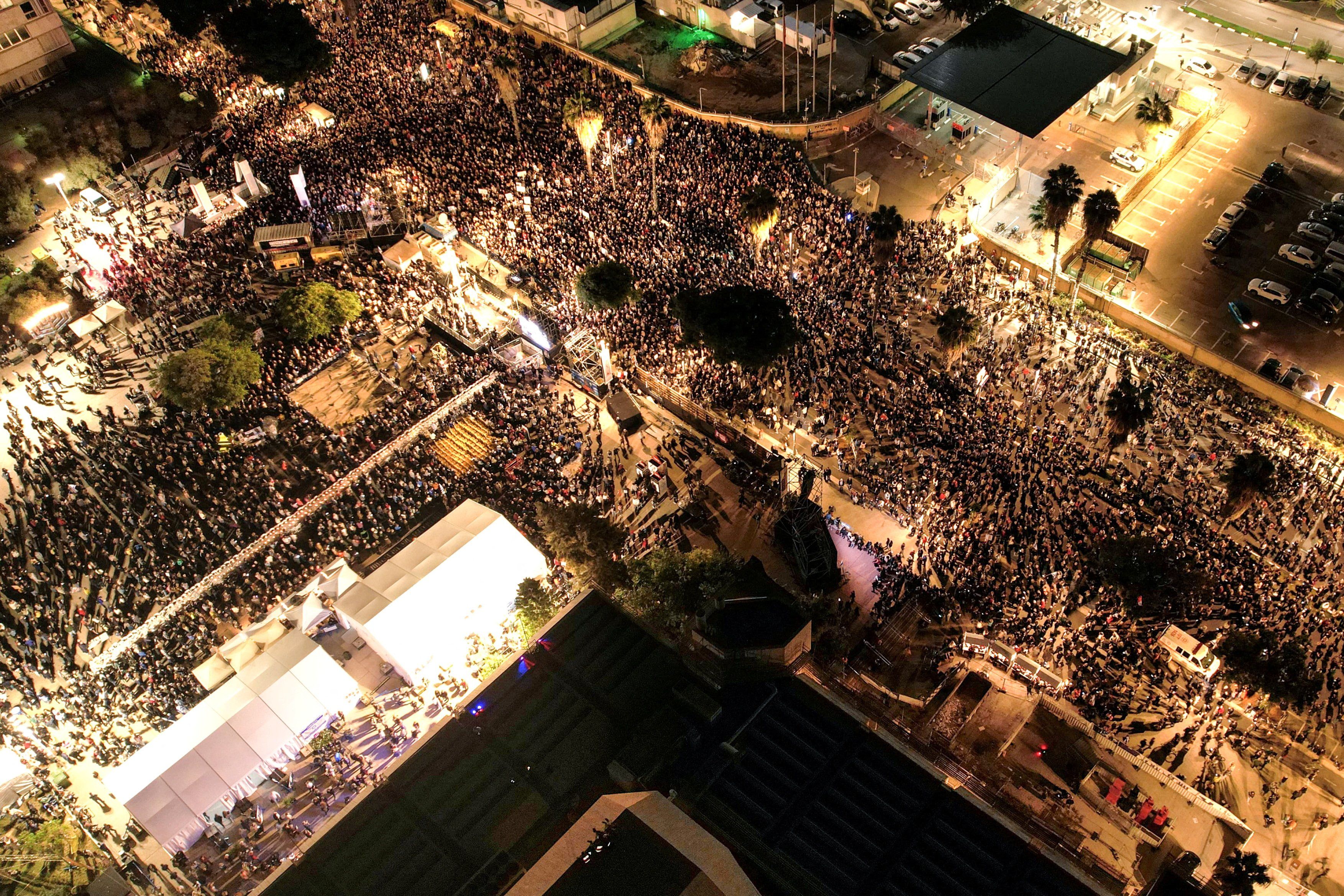 anti-Netanyahu rally in Israel, government under pressure, now talking to Hamas again - Satya Hindi