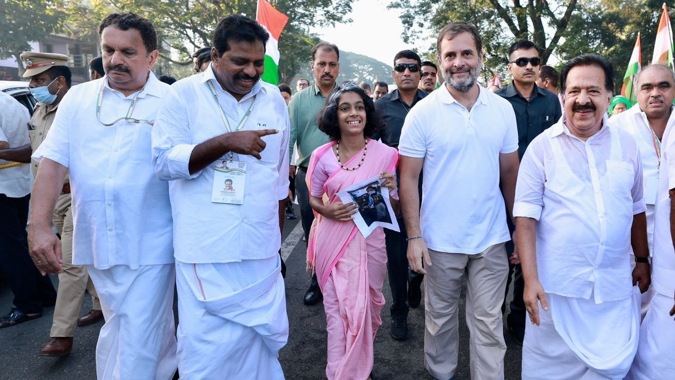 Shashi Tharoor Meets Sonia Gandhi support Udaipur declaration - Satya Hindi