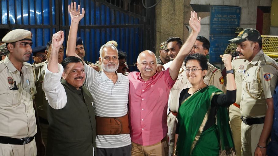 जमानत मिलने के बाद सत्येन्द्र जैन डेढ़ साल बाद जेल से रिहा
