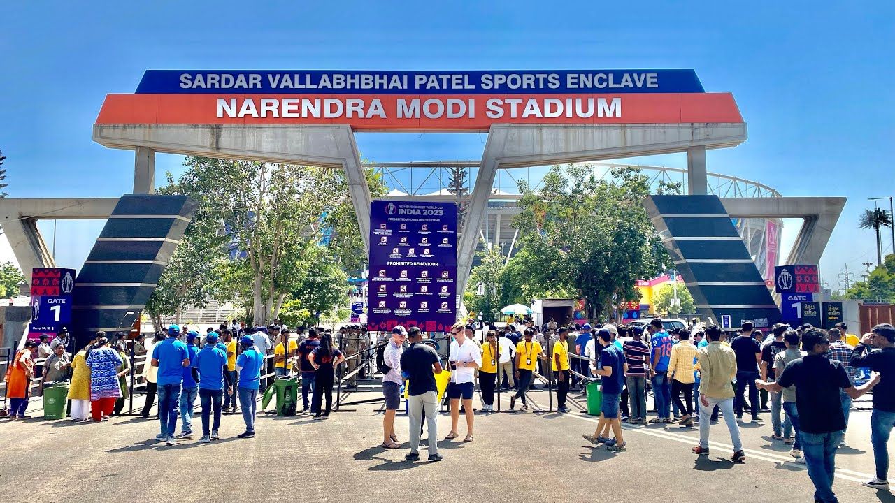 क्रिकेट&nbsp;वर्ल्ड कप फाइनलः मोदी मैच देखेंगे, ममता की प्रेक्टिस भगवा जर्सी पर आपत्ति