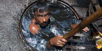 sewer and septic tank cleaning: 92% SC-ST-OBC working in it, but government believes otherwise - Satya Hindi