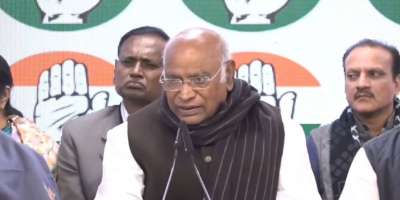 kharge asks pm modi to sack amit shah by midnight on ambedkar issue - Satya Hindi