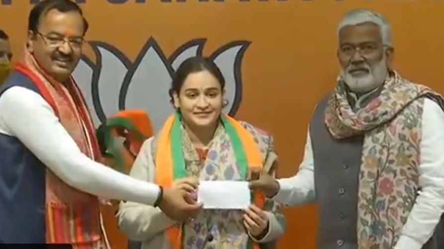 मुलायम सिंह की बहू अपर्णा यादव बीजेपी में हुईं शामिल