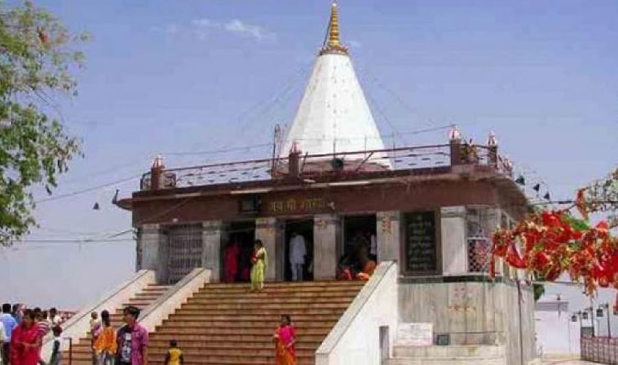 मैहर माता मंदिर प्रबंधन
समिति से मुस्लिम कर्मचारियों को निकाला