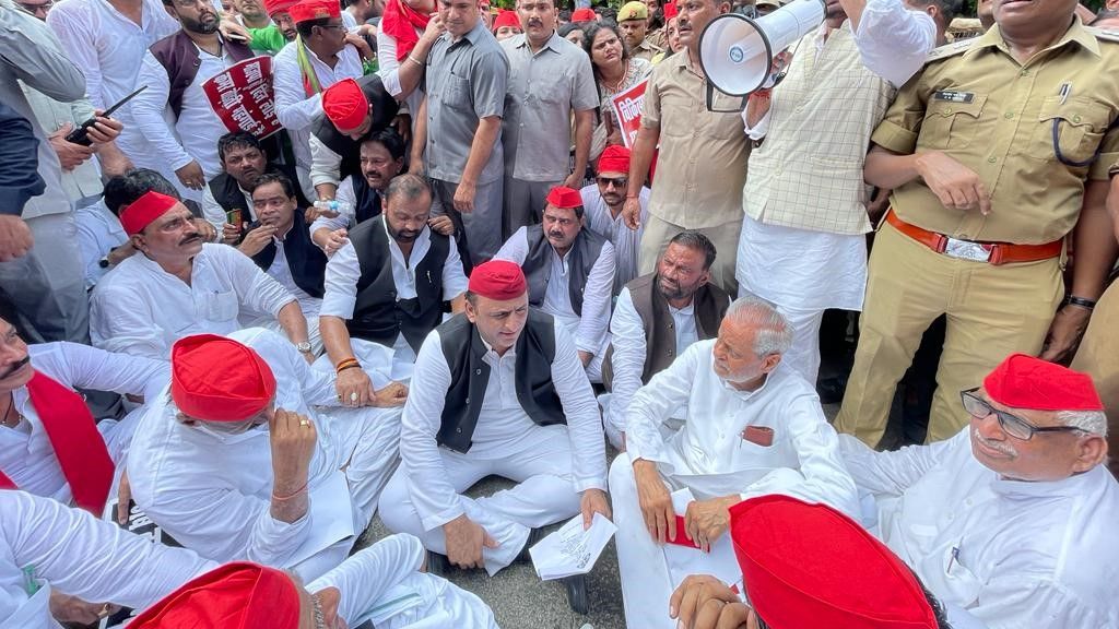 Samajwadi Party Akhilesh Yadav protest in lucknow - Satya Hindi