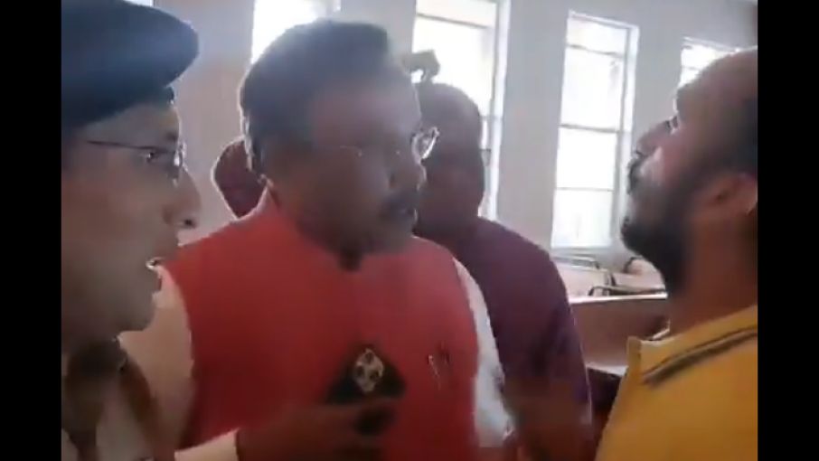 बीजेपी के विनोद तावड़े पर 'पैसे बाँटने' का आरोप; ECI बोला- 10 लाख बरामद